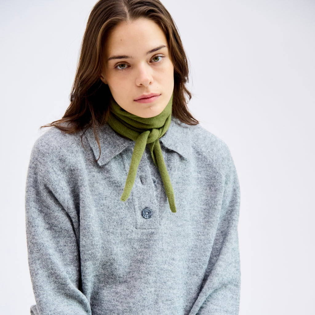 100% Cashmere triangle scarf - olive