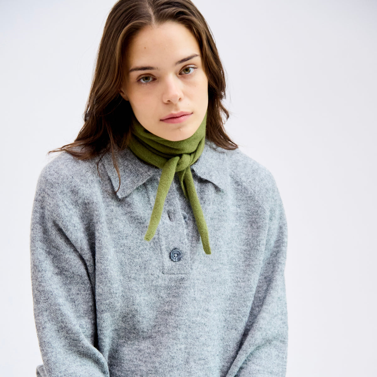 100% Cashmere triangle scarf - olive