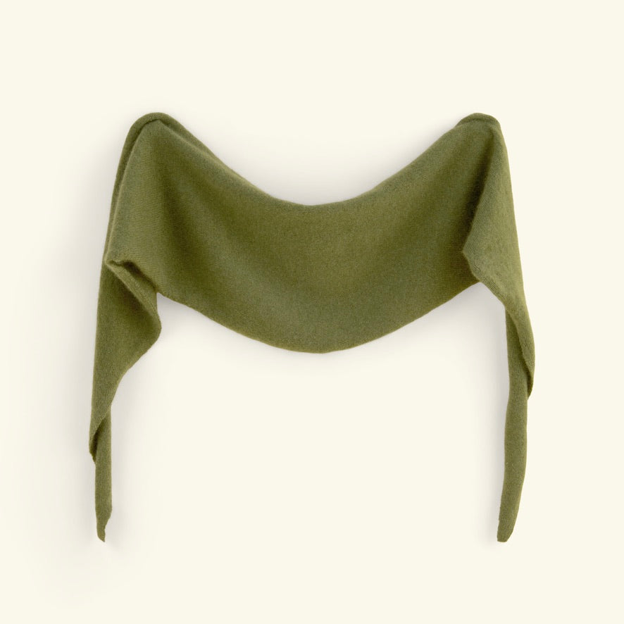 100% Cashmere triangle scarf - olive