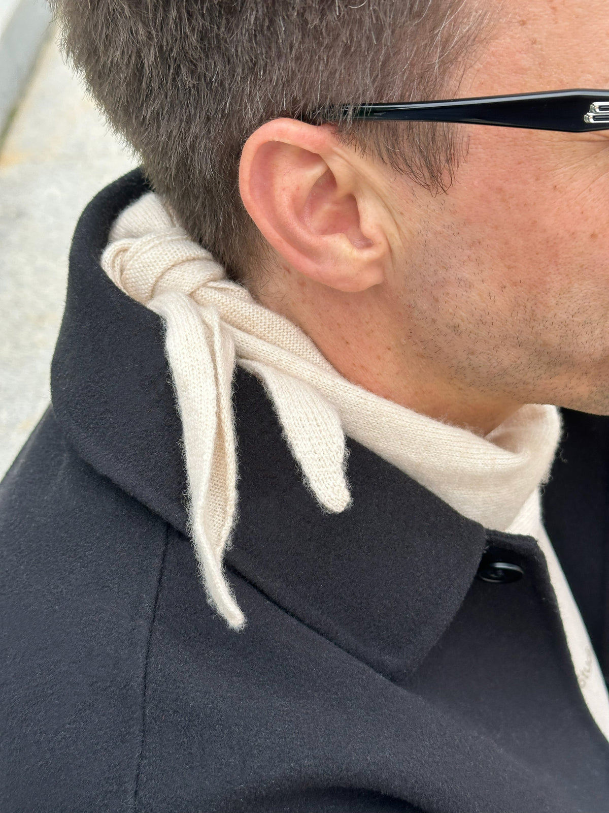 100% Cashmere triangle scarf - pearl